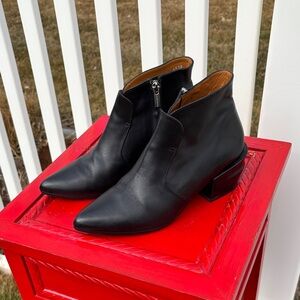 Roger Clergerie Leather Black Inside ZIP Boots Paris Size 6, Worn once